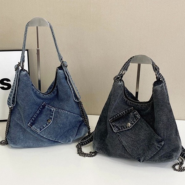A laid-back washed denim tote bag for women, a new hot girl handbag that catches the eye, a retro large-capacity single-shoulder bag full figure