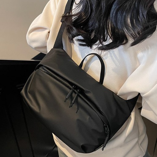 Spring 2025 new unisex casual waterproof fashion single-shoulder bag, commuting bag for work, school-style crossbody bag Application Scenario