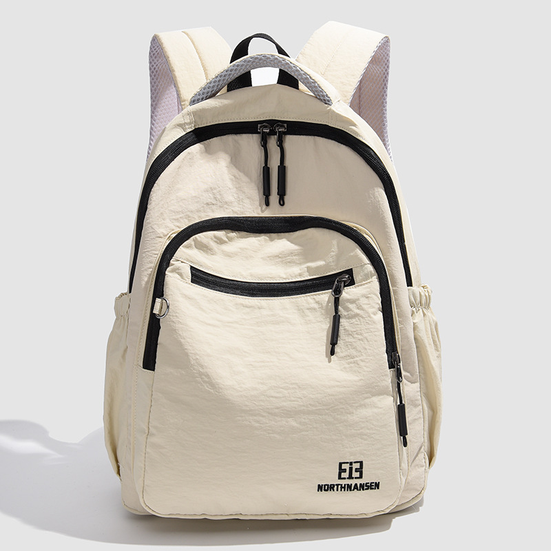 New large-capacity backpack with contrasting colors, lightweight and trendy backpack, autumn and winter college style solid color fashionable backpack Application Scenario