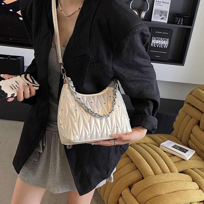Korean high-end underarm bag, fashionable handbag, 2025 new pleated shoulder bag, niche crossbody bag, diamond-shaped women's bag Specification drawing