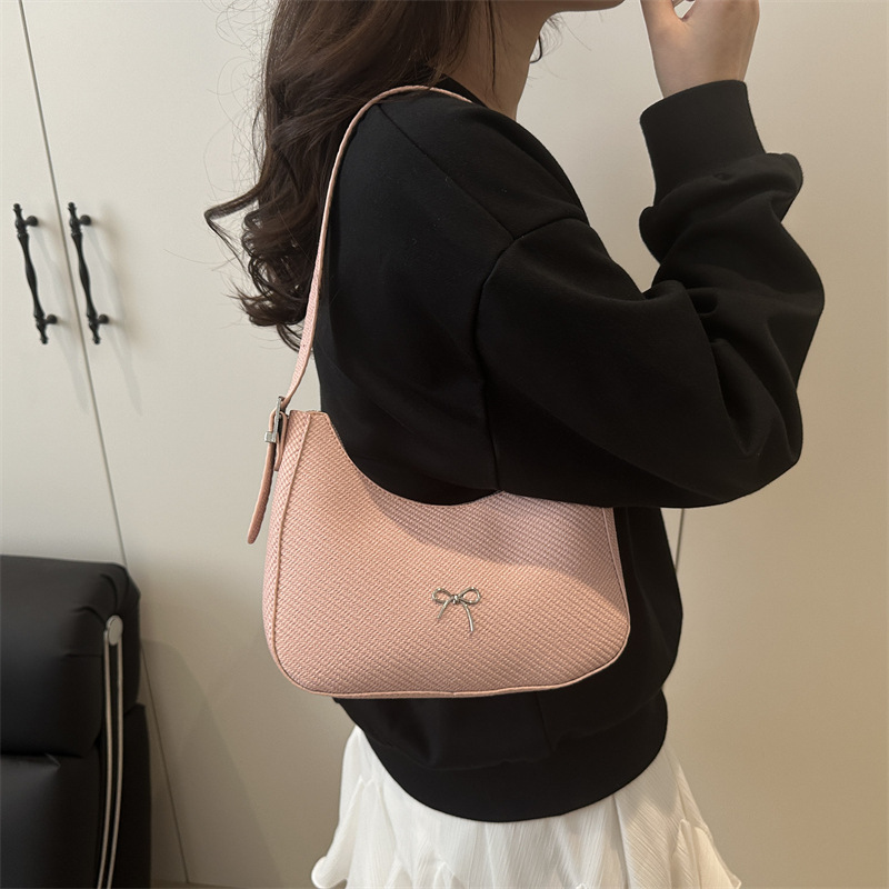 2025 New trendy and niche design, simple French niche design, single-shoulder armpit bag, women's single-shoulder crescent moon dumpling bag details Picture