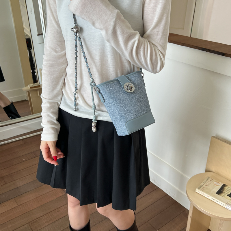 Korean style woven bucket bag for women 2025 summer new trendy bucket bag, fashionable chain single-shoulder crossbody small bag details Picture