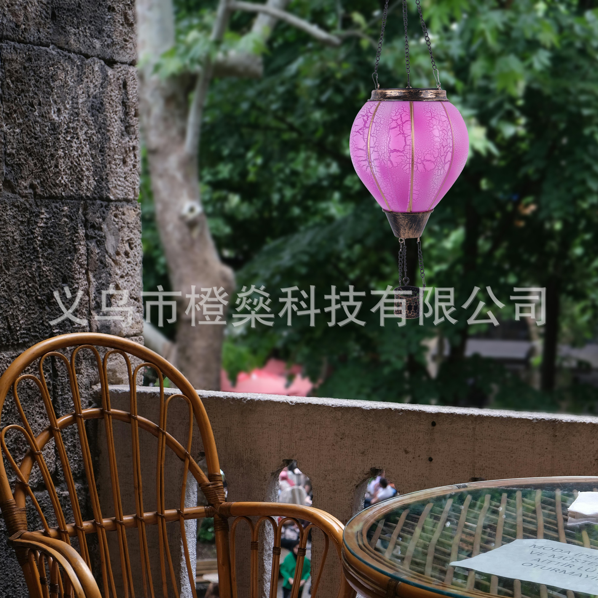 Solar hot air balloon lamp, outdoor iron chandelier, courtyard Independence Day solar lantern, cross-border garden decoration Application Scenario