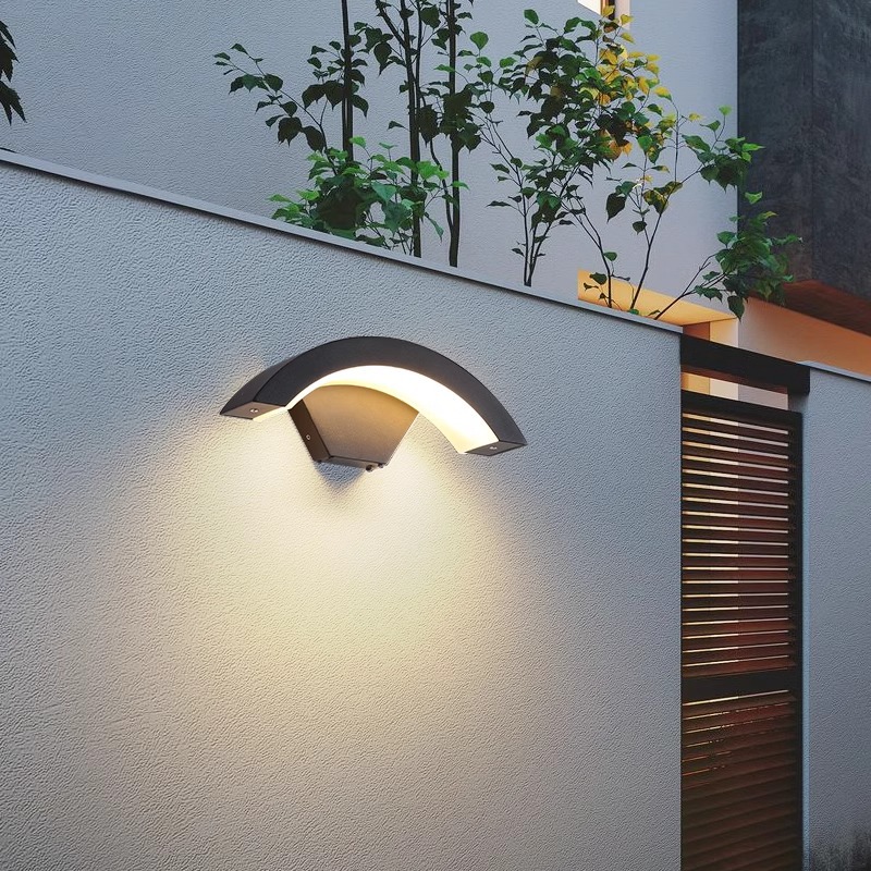 Outdoor wall lamps, wall-washing lights, villa courtyards, balconies, corridors, doorways, outdoor waterproof exterior wall warm light sensor lights full figure