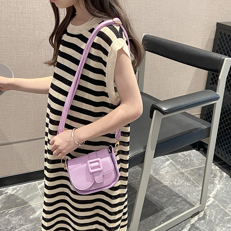 A niche and unique little chanel-style princess bag, a girl's saddle bag, a trendy Korean-style mini children's crossbody bag, a fashionable choice for going out full figure