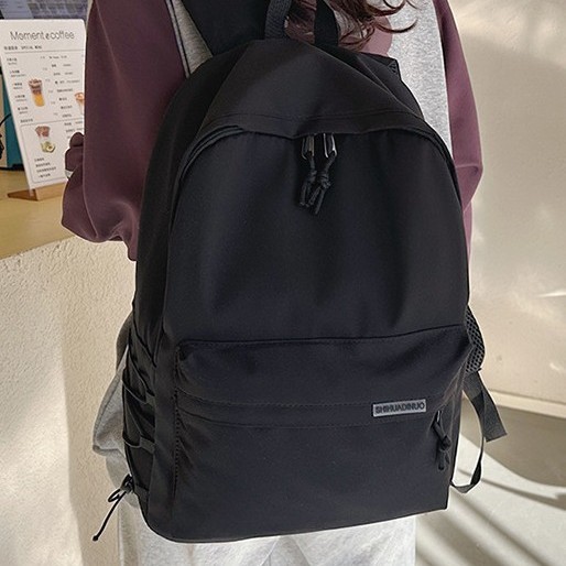 Japanese-style simple backpack, high-end large-capacity travel backpack, niche design for autumn and winter, versatile college student schoolbag Application Scenario
