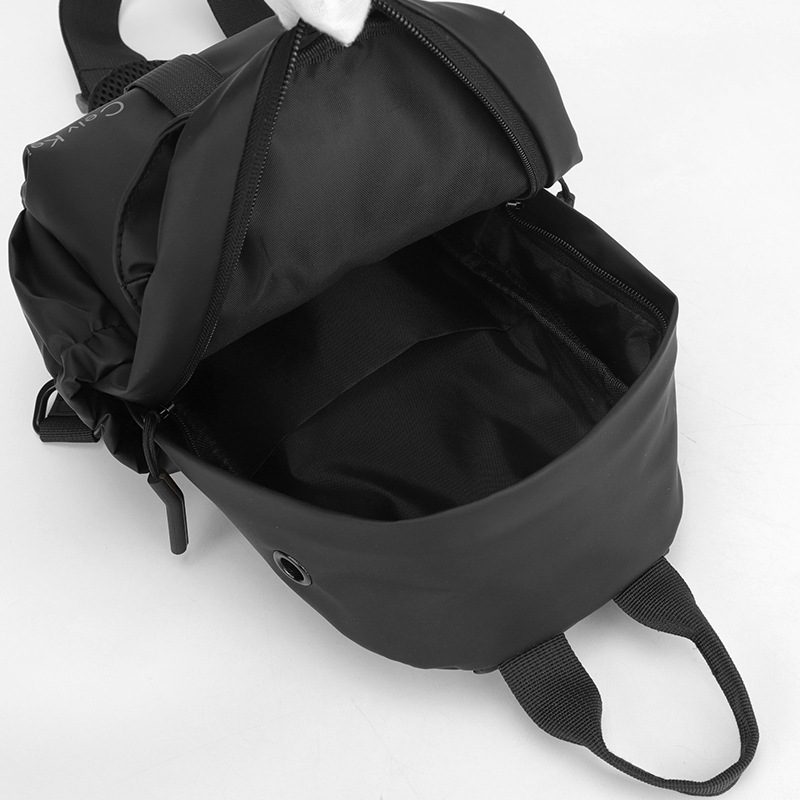 Cross-border wholesale of new men's chest bags, simple and casual, water-resistant multi-functional bags, trendy business travel single-shoulder bags Application Scenario