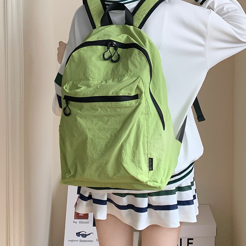 This is a large-capacity, solid-color, waterproof, lightweight and versatile new autumn and winter casual backpack for students details Picture