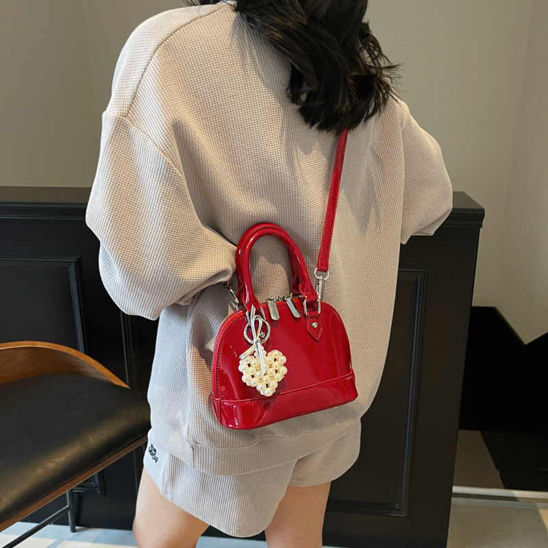 A fashionable solid color, simple and versatile hand-held shell bag for women, a new 2025 light luxury, niche and high-end single-shoulder crossbody bag Specification drawing