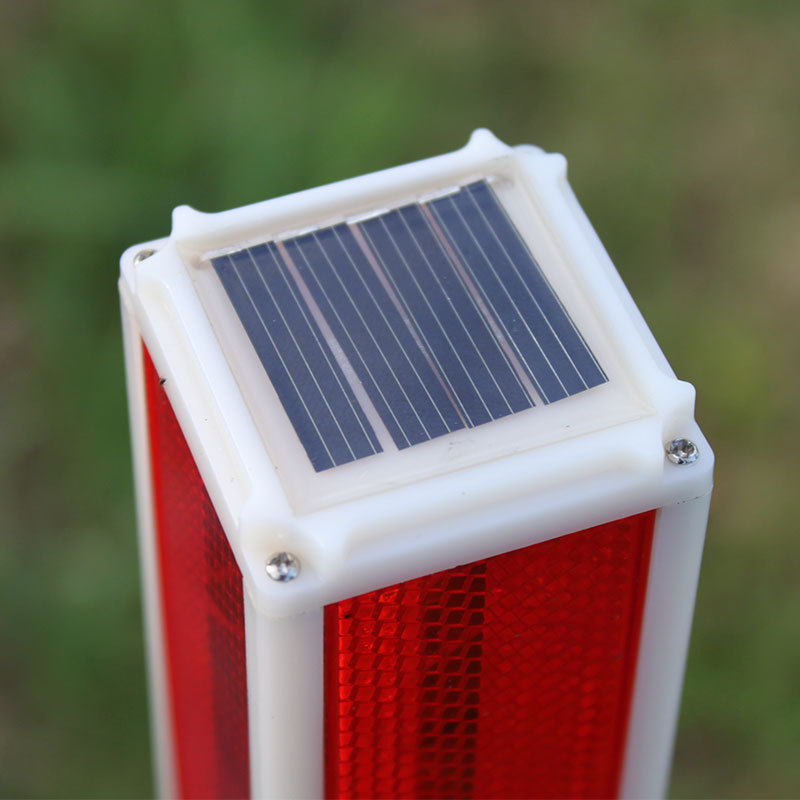 Outdoor solar-powered barrier lights, benchmark lights, warning lights, traffic road obstacle lights, lawn LED strobe lights, signal lights Application Scenario