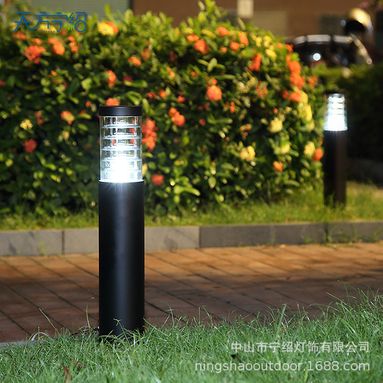 Outdoor solar lawn lights, grass field lights, square garden lights, LED courtyard lights, landscape lights, street lights, low column lights, aluminum Specification drawing