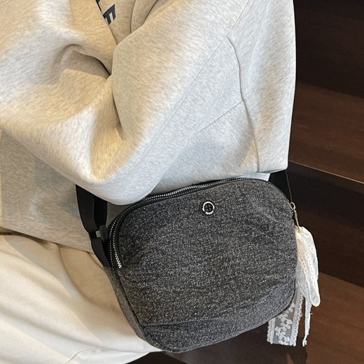 Women's canvas small bag Casual women's casual single-shoulder crossbody bag 2025 new multi-layer mobile phone bag lightweight crossbody bag Application Scenario