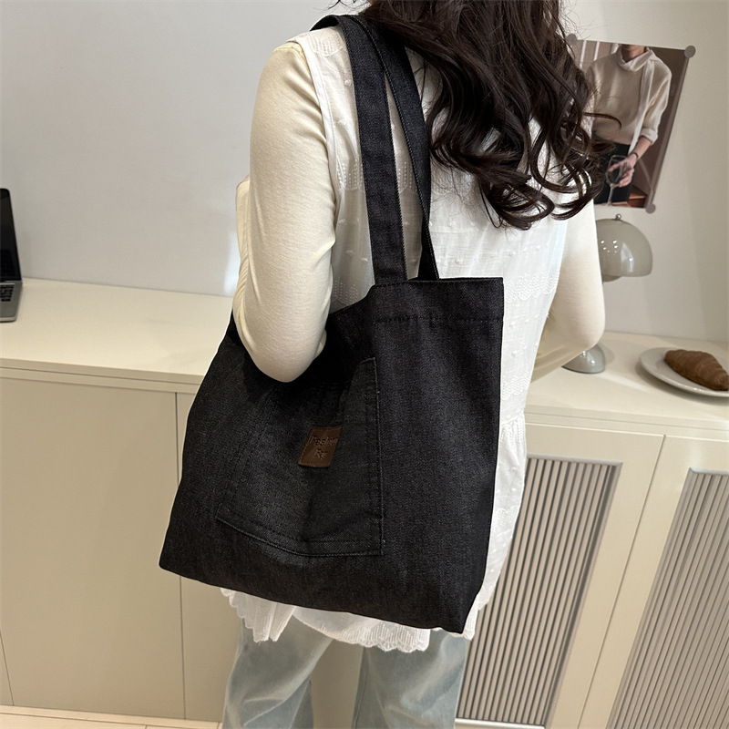 Large-capacity school handbag, large commuting bag for work, new spring 2025 denim casual single-shoulder bag for women details Picture