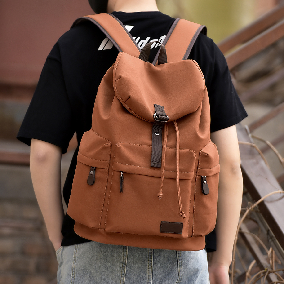 New retro backpack for men, large-capacity travel and leisure, student computer schoolbag, and backpack for junior high school, senior high school and college students full figure