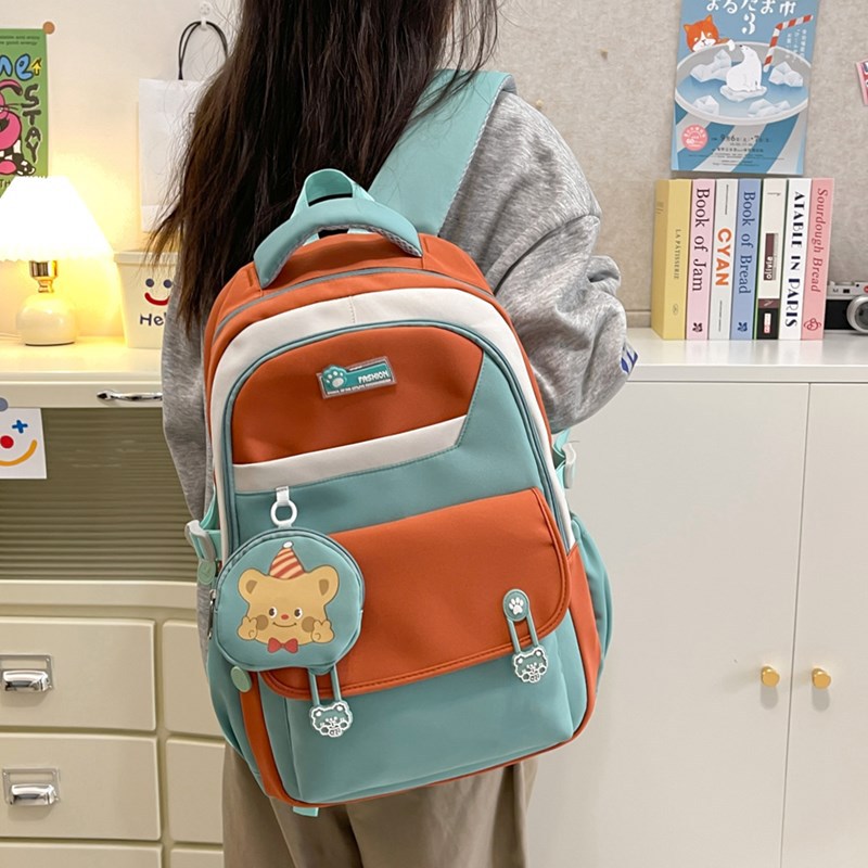 The new large-capacity ins schoolbag with contrasting colors is a simple and versatile backpack for high school and college students with high appearance standards Specification drawing