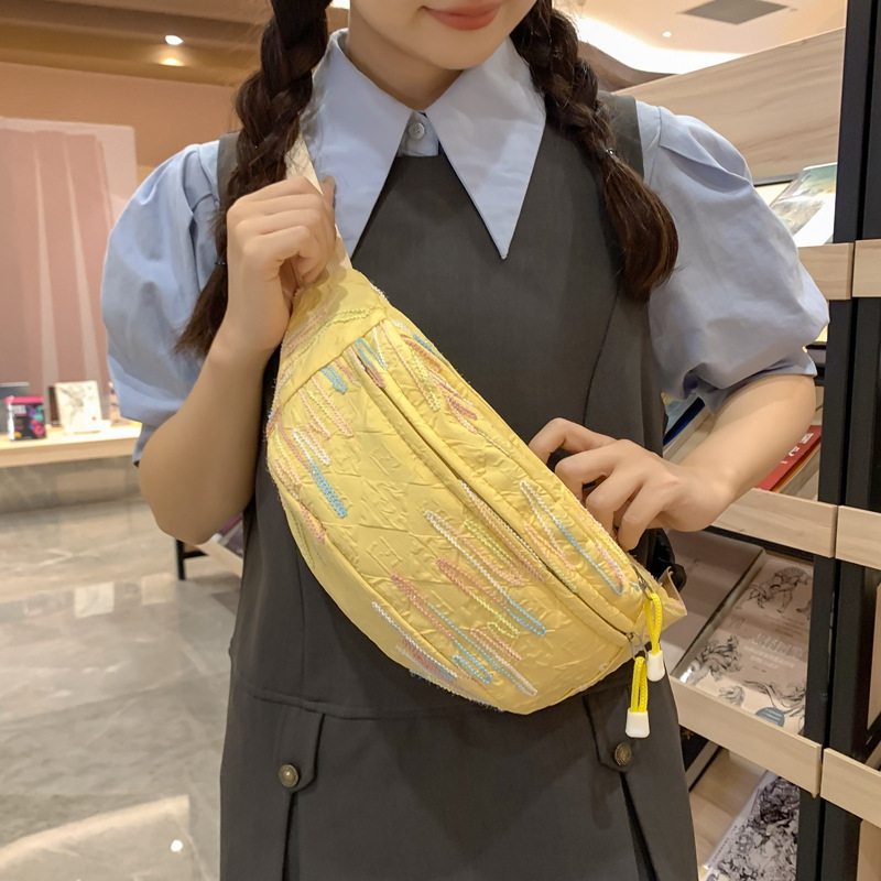 A new 2025 casual and simple crossbody sport chest bag, a fashionable and cool simple single-shoulder bag, and a unisex cycling bag full figure
