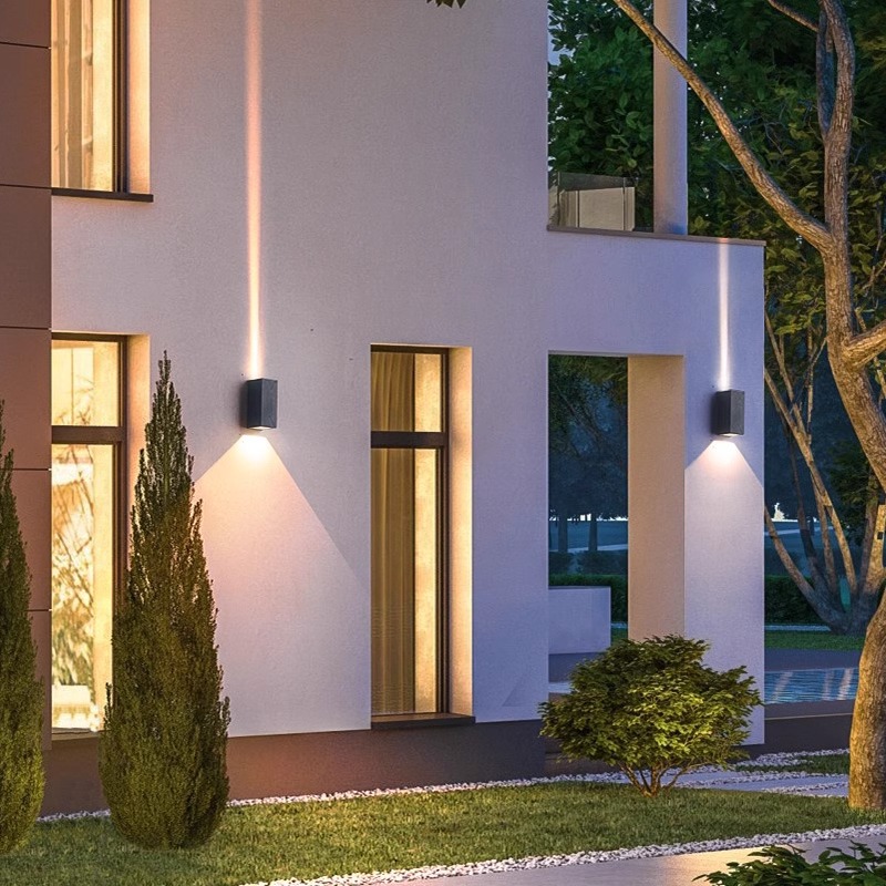Wall-washing light, outdoor waterproof 220v wall lamp, outdoor courtyard lamp, villa balcony garden double-head wall lamp, column wall lamp Application Scenario