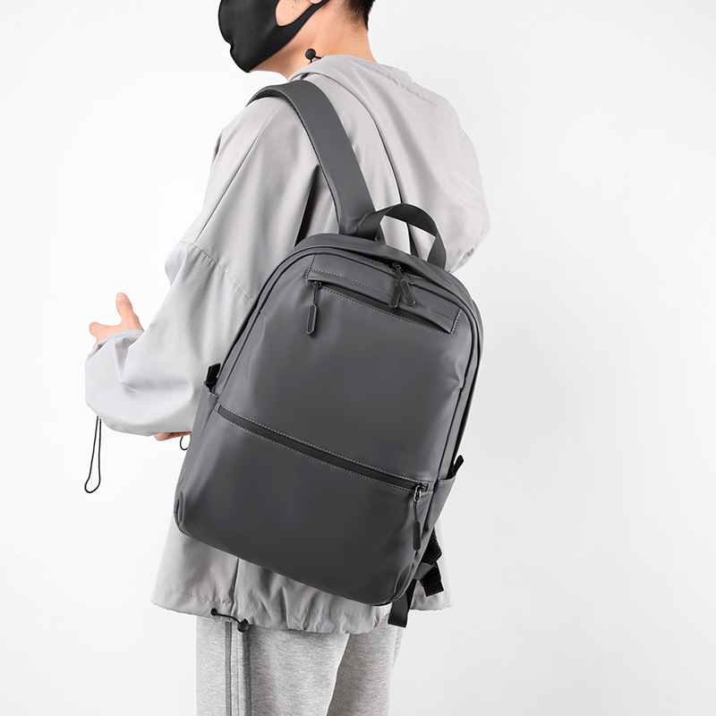 Wholesale new men's backpacks for foreign trade: lightweight, fashionable, casual, large-capacity business computer backpacks Application Scenario