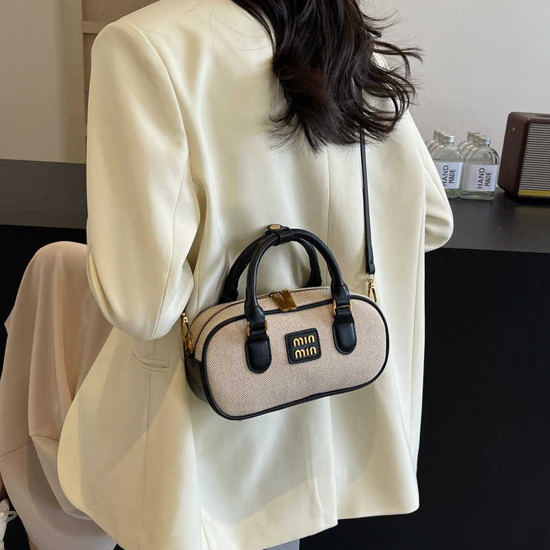 A retro Boston color-blocking hand-held pillow small bag for women, a new 2025 versatile and fashionable single-shoulder crossbody bag details Picture