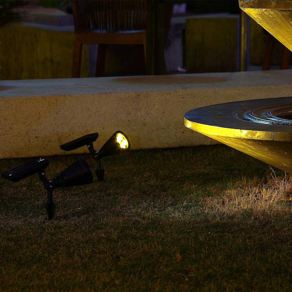 Solar spotlights, outdoor ultra-bright rainproof lawn lights, household outdoor landscape courtyard lights, garden tree lighting lights Application Scenario