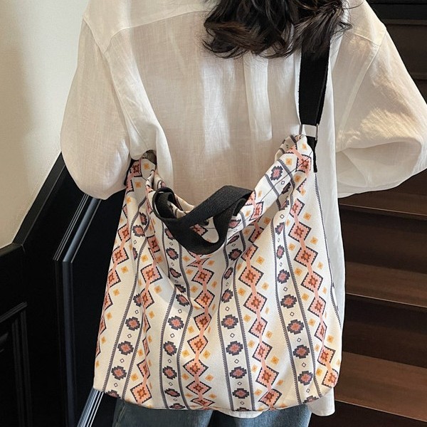 The new Bohemian-style hand-held tote bag for foreign trade is a super popular fabric bag, single-shoulder bag and large-capacity crossbody bag full figure