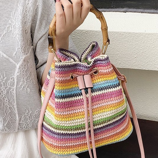 This summer, a new trendy women's woven bag catches the eye with its fashionable hand-held straw woven bag and versatile single-shoulder crossbody bag full figure