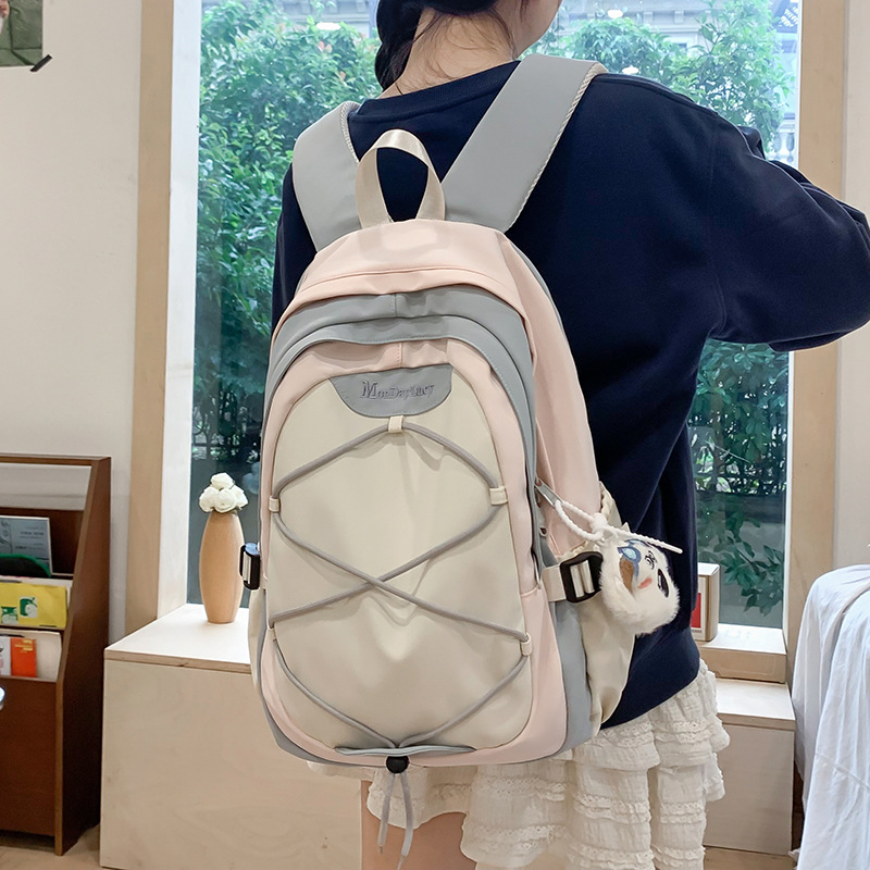 Mountain-themed outdoor hiking backpack for girls, large capacity, design sense, niche lightweight schoolbag, high-end for high school girls Application Scenario