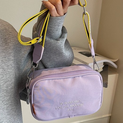 Casual small square bag for men and women, niche and eye-catching single-shoulder bag, fashionable Japanese-style crossbody phone bag Specification drawing
