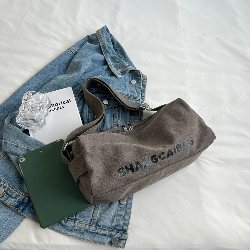 Canvas bag for women, large-capacity casual sports backpack, 2022 autumn and winter new crossbody bag, fashionable single-shoulder bag for women Application Scenario