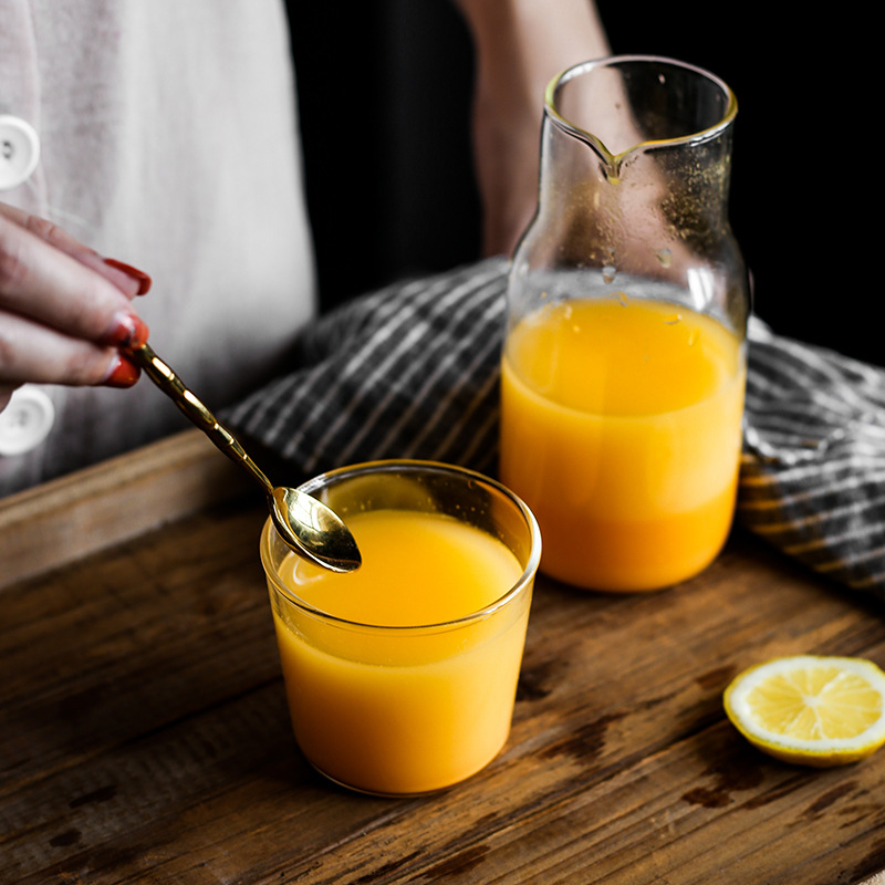 Transparent glass one-pot and one-cup set with small juice drink pot, one-person milk drink cup, cold drink cup and coffee cup full figure