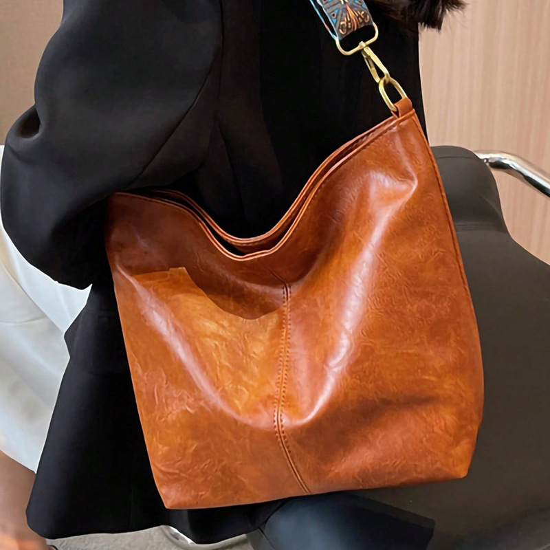 Retro-style geometric print strap Hobo bag, large-capacity crossbody bag, women's shoulder bag, crossbody bag Application Scenario