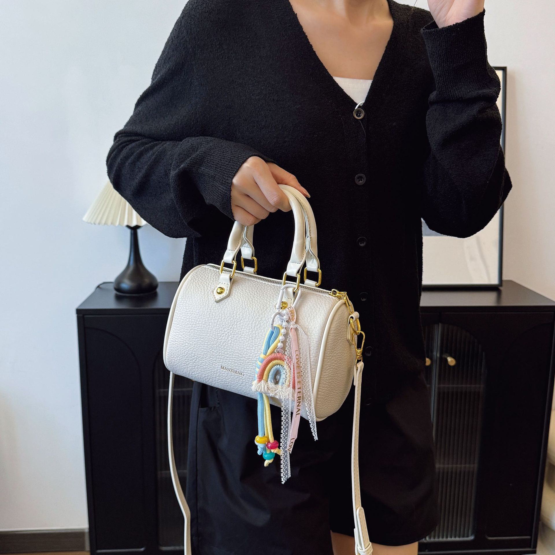 The 2025 new style of Boston pillow bags, women's crossbody bags, fashionable and casual single-shoulder hand-carry small crossbody bags are popular this year details Picture