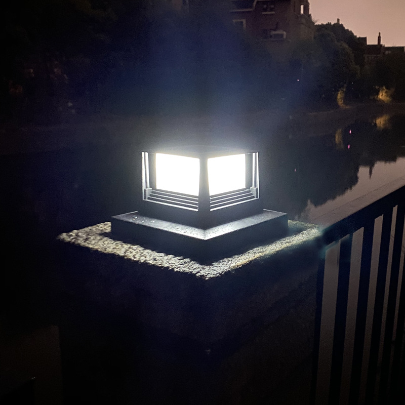 Outdoor solar column head lamps, square wooden column head lamps, column cap lamps, household garden lamps, fence lamps Specification drawing