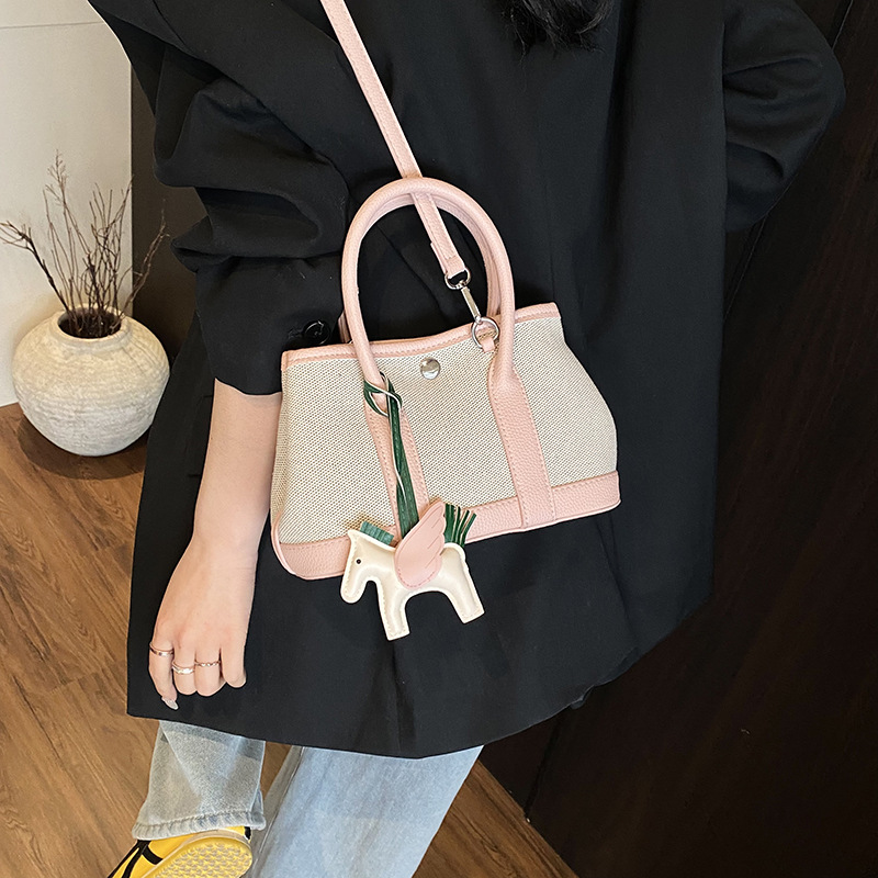 2025 Summer New high-end color-blocking hand-held bucket bag, women's fashionable color-blocking single-shoulder bag, large-capacity crossbody bag details Picture
