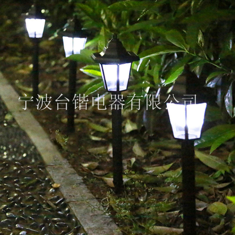 Solar-powered courtyard hexagonal lamps, hexagonal court floor lamps, solar-powered outdoor lawn lamps, garden decorative lamps, energy-saving Application Scenario