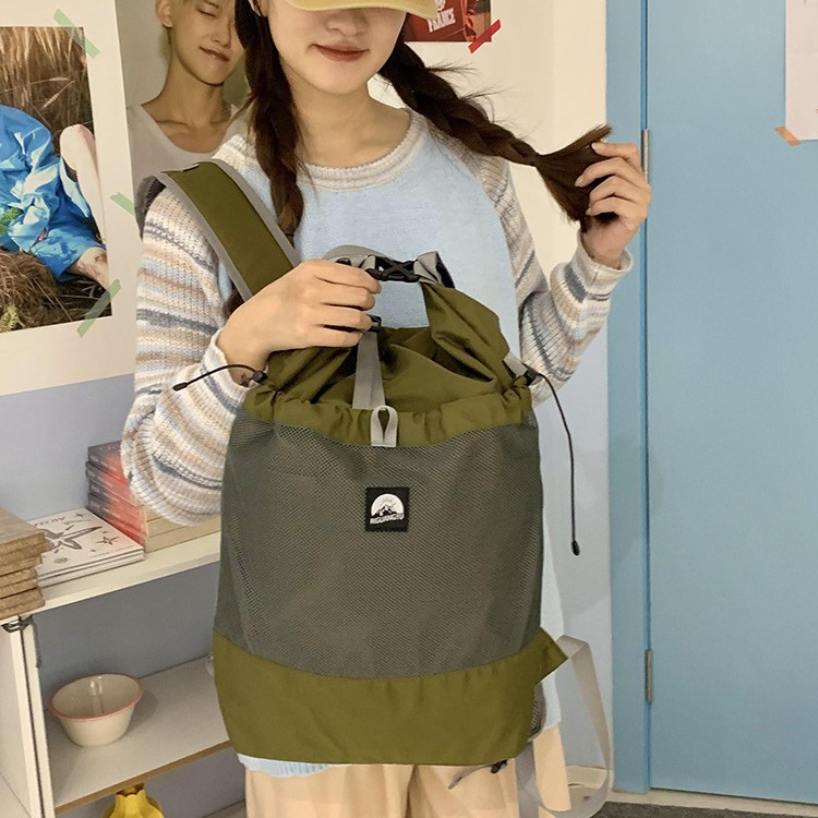 A new large-capacity casual backpack for students, a color-blocking outdoor hiking bag, and a unisex backpack for travel Specification drawing