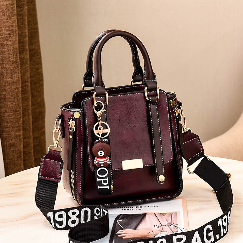 Factory wholesale bags 2022 new retro style women's simple single-shoulder crossbody handbag, women's bags, foreign trade consignment Item Picture