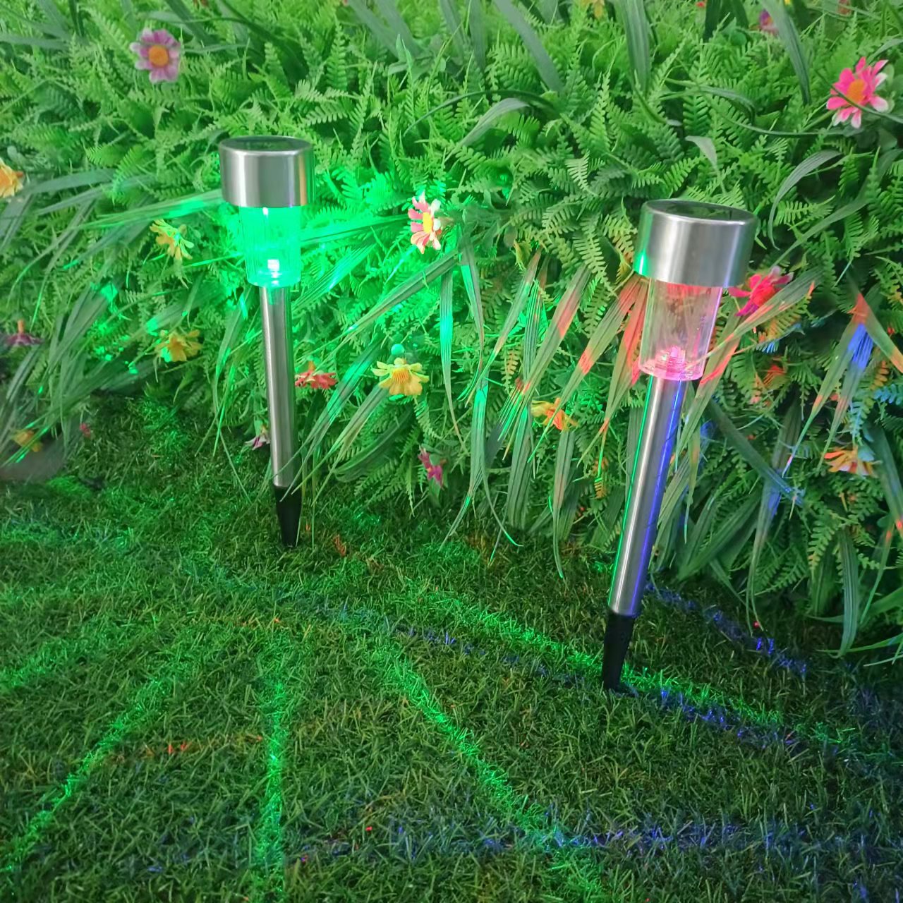 Solar lawn lights, solar outdoor garden lights, automatic lighting at dark, waterproof atmosphere and landscape lights Application Scenario
