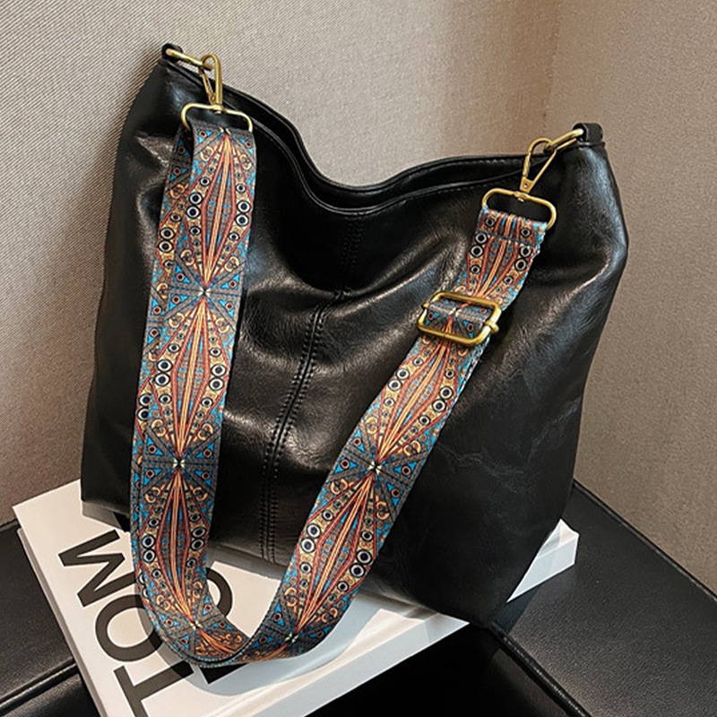 Retro-style geometric print strap Hobo bag, large-capacity crossbody bag, women's shoulder bag, crossbody bag full figure