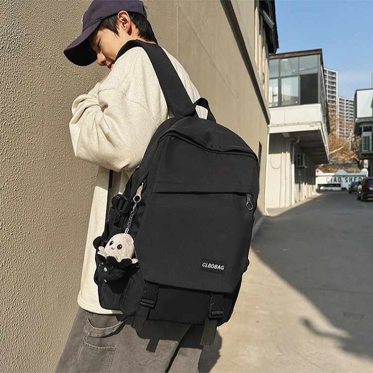 Haraju-style backpacks are trendy and simple. They are fashionable backpacks for junior high school, senior high school and university students with large capacity full figure
