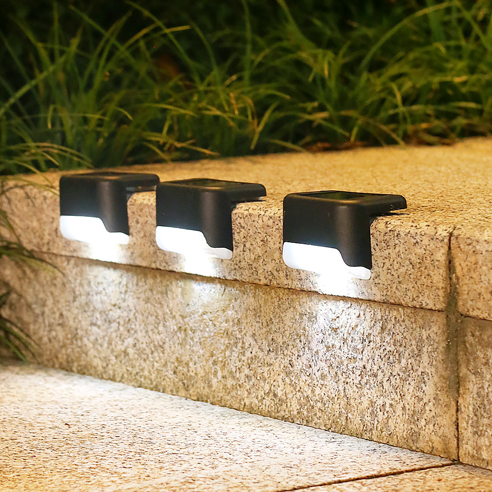 Solar step lights, outdoor rainproof fence lights, staircase lights, courtyard step lights, railing lights, solar wall lights Application Scenario