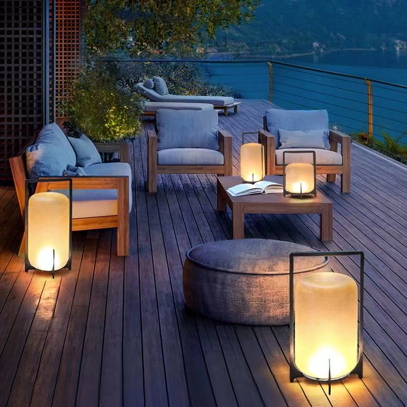 Solar lawn lights, outdoor courtyard grassland lights, waterproof outdoor villa garden lights, balcony ambient lights, decorative lights Application Scenario
