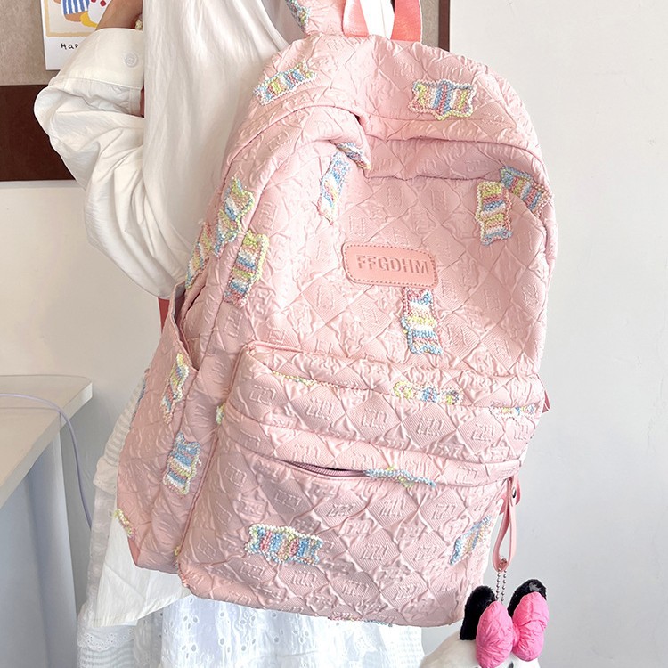 New large-capacity student backpack with diamond-patterned pleats for primary, junior high and senior high school students. Cute little bear backpack Application Scenario