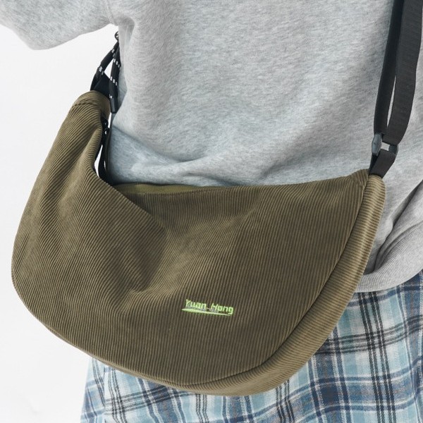 Japanese-style crossbody bag for both men and women, large-capacity dumpling bag, soft corduroy, multi-functional retro crescent bag for commuting details Picture