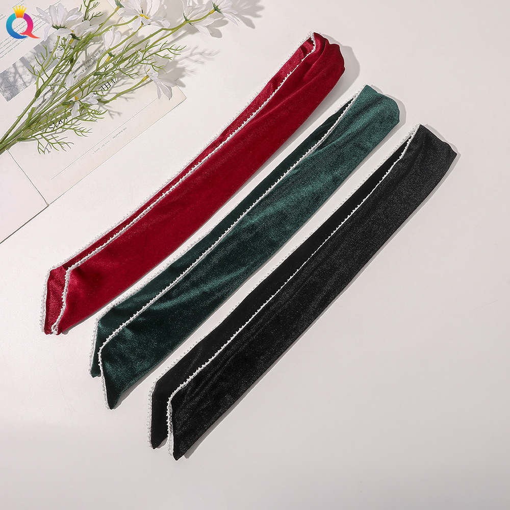 This is a green retro velvet cross headband with a bow and a trendy rabbit ear headband, the same style as Yang Mi's full figure