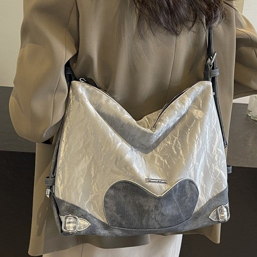 The 2024 new leather fleece casual underarm bag is a large-capacity, multi-functional single-shoulder crossbody bag with a two-tone color scheme full figure