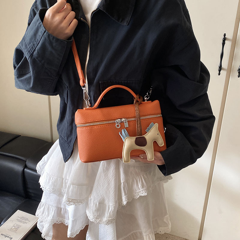 Cross-border fashion high-end hand-held small square bag for women 2025 new simple, fashionable and versatile solid color single-shoulder crossbody bag details Picture