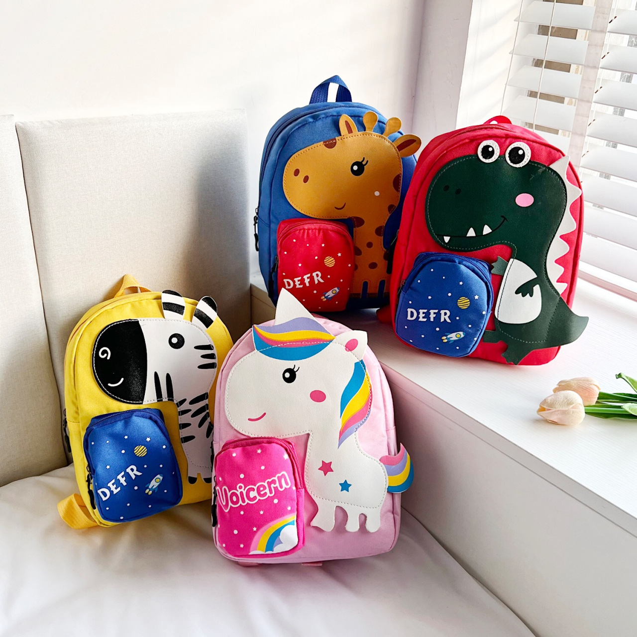 2022 New best-selling cartoon backpack for children and primary school students, cute, fashionable, versatile, street trend, cool, light luxury and affordable full figure