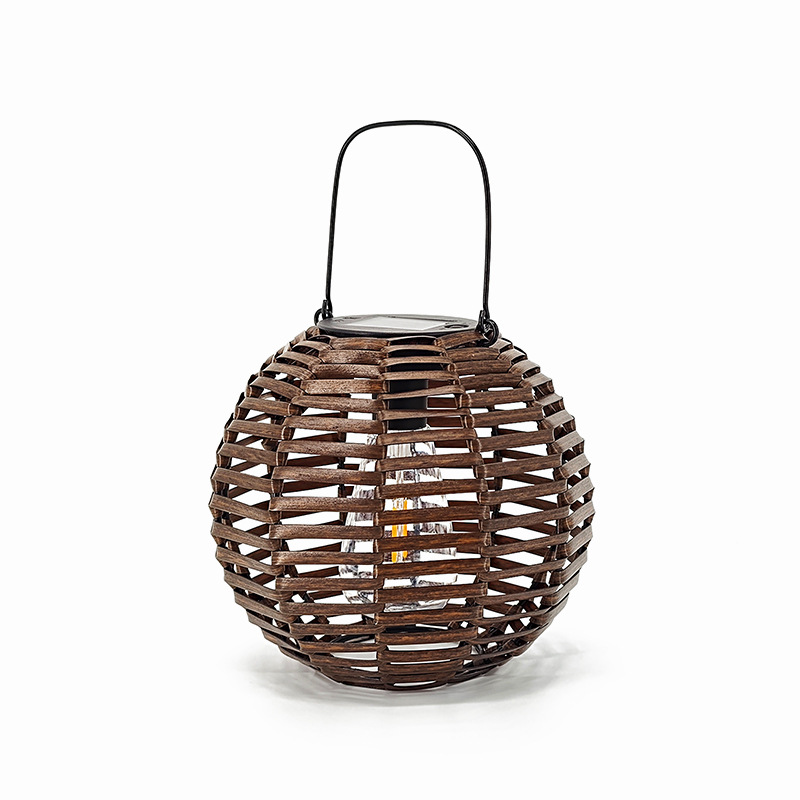 2023 New outdoor European-style atmosphere decorative rattan lantern Amazon waterproof ins solar landscape light Item Picture