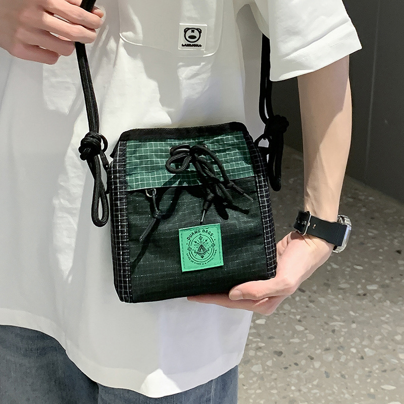 Trendy brand small shoulder bag for men, Instagram trendy small bag, outdoor sports mobile phone backpack, crossbody bag, color-blocking commuting single-shoulder bag full figure